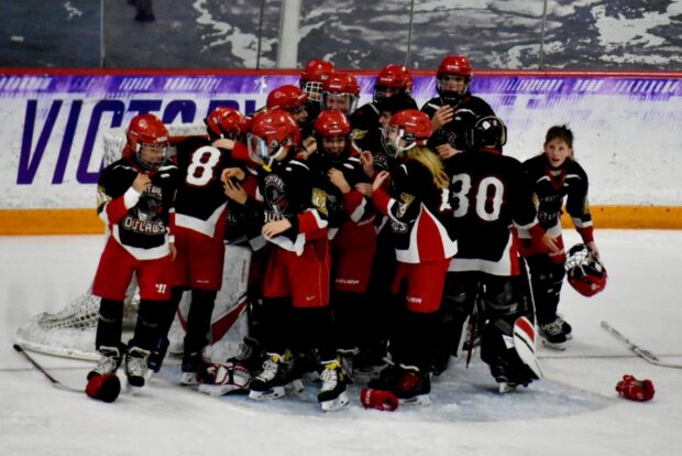 Central Outlaws 12U Hockey Team wins State Championship